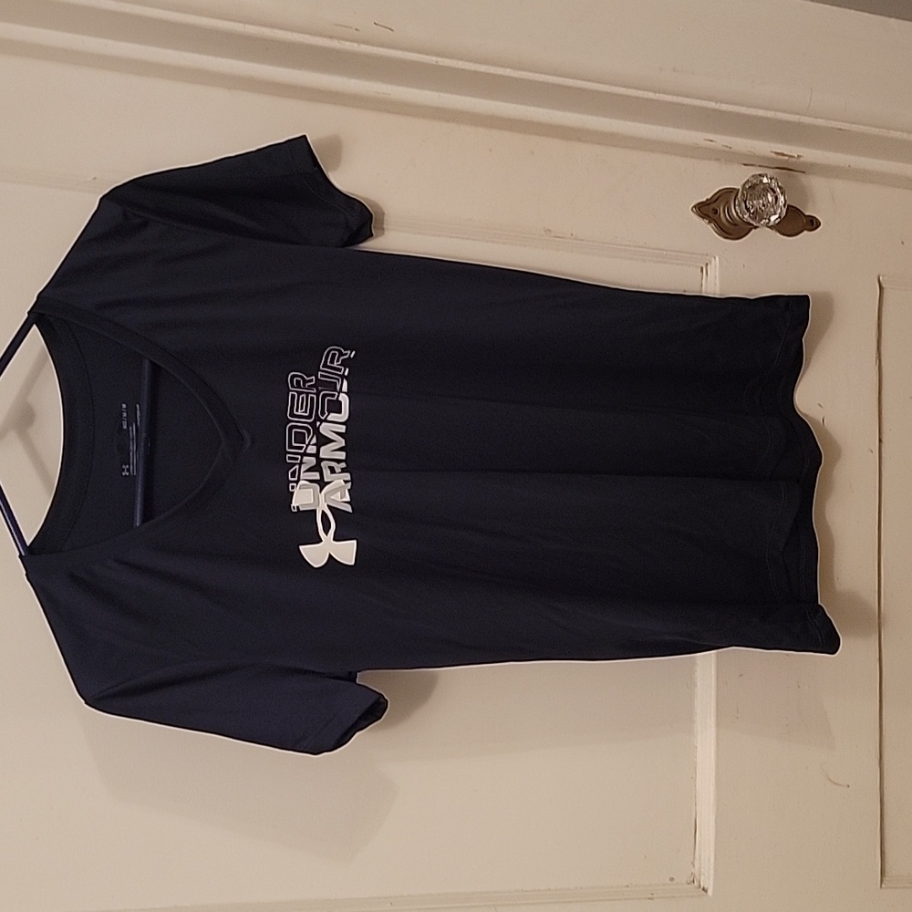 Like new heatgear women's under armour shirt